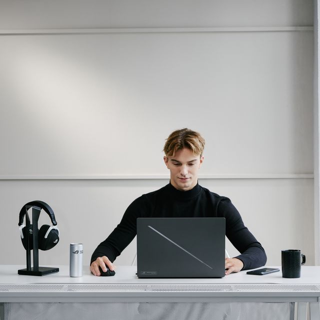 Scenario Photo of a Person Using a Eclipse Gray 2024 Rog Zephyrus G16 With the Slash Lighting On